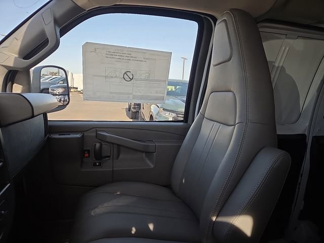 2025 Chevrolet Express Cargo Work Van - Photo 10