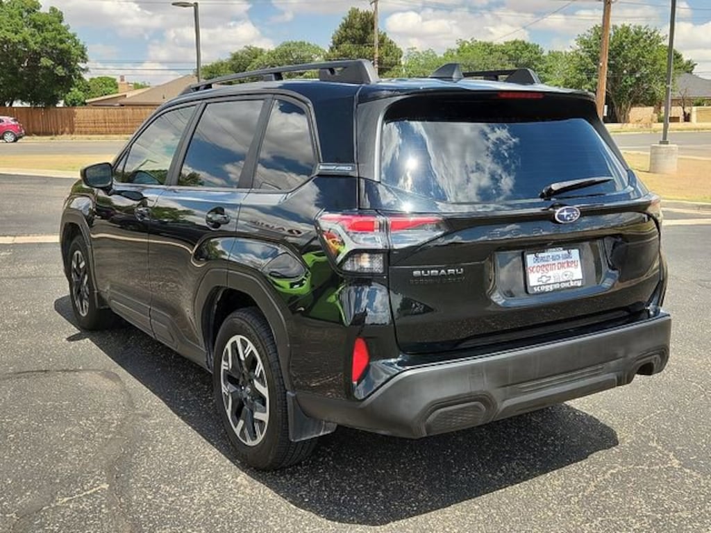 Used 2025 Subaru Forester Premium SUV