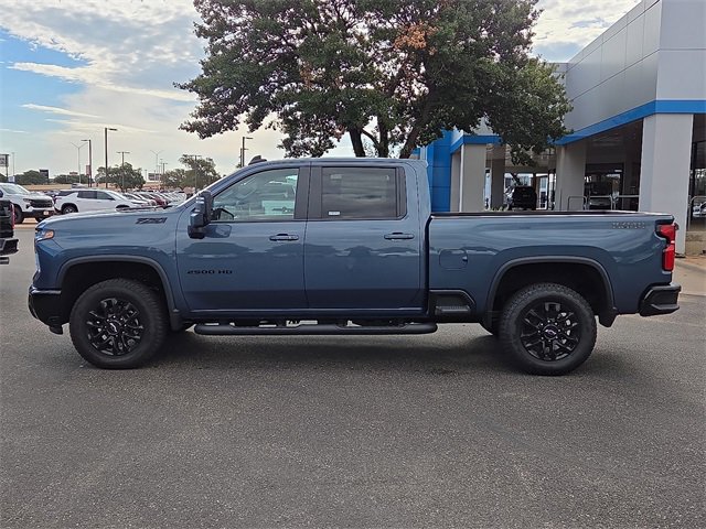 2025 Chevrolet Silverado 2500HD LT photo 2