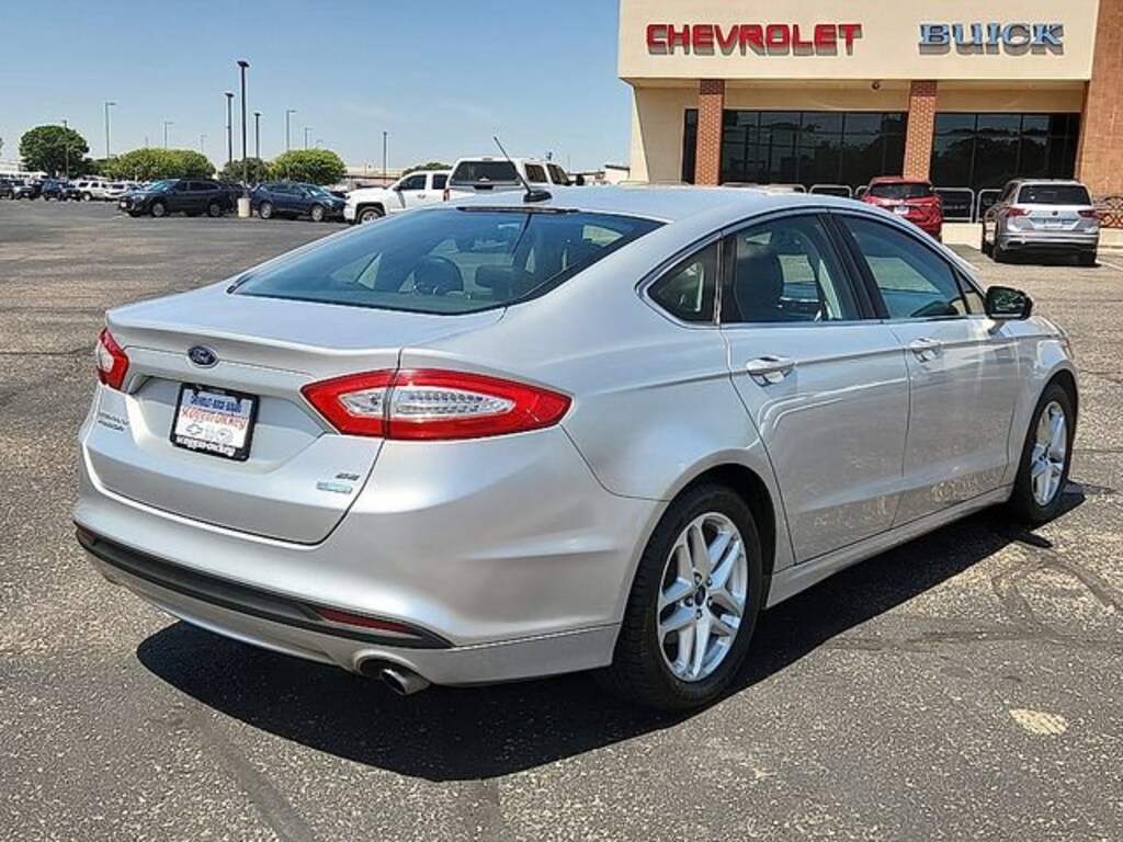 Used 2016 Ford Fusion SE Sedan