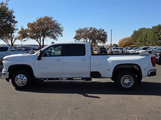 2026 Chevrolet Silverado 3500HD LT photo 2
