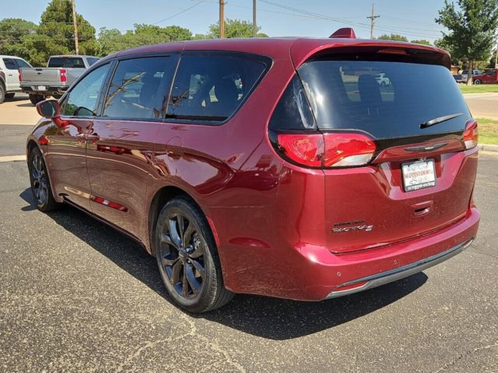 Used 2020 Chrysler Pacifica Touring Minivan