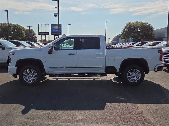 2025 Chevrolet Silverado 2500HD High Country photo 2