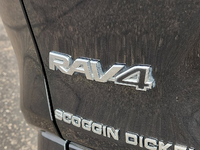 2022 Toyota RAV4 SE - Photo 10