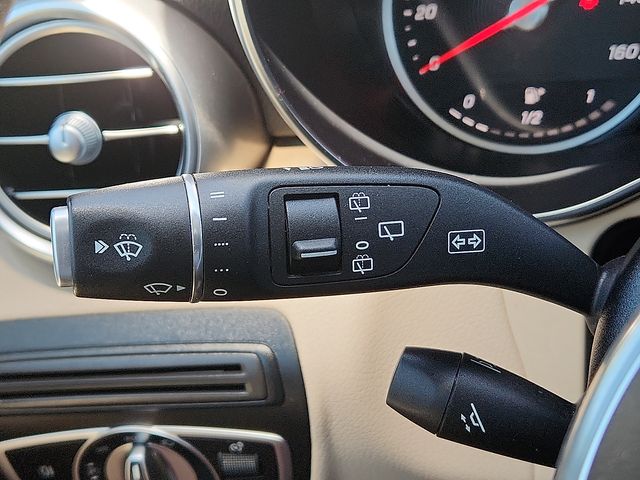 2022 Mercedes-Benz GLC GLC300 - Photo 23