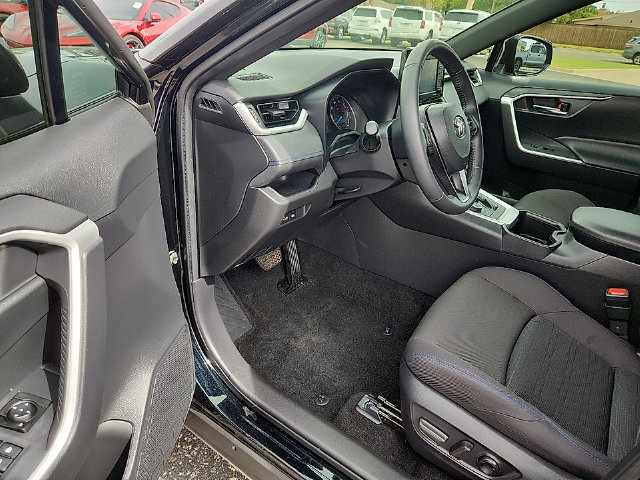 2022 Toyota RAV4 SE - Photo 16
