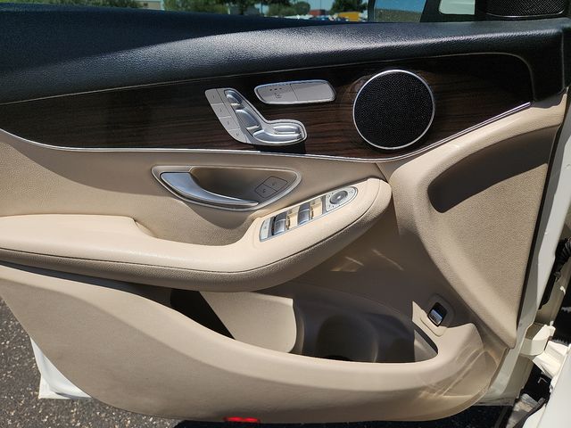 2022 Mercedes-Benz GLC GLC300 - Photo 14