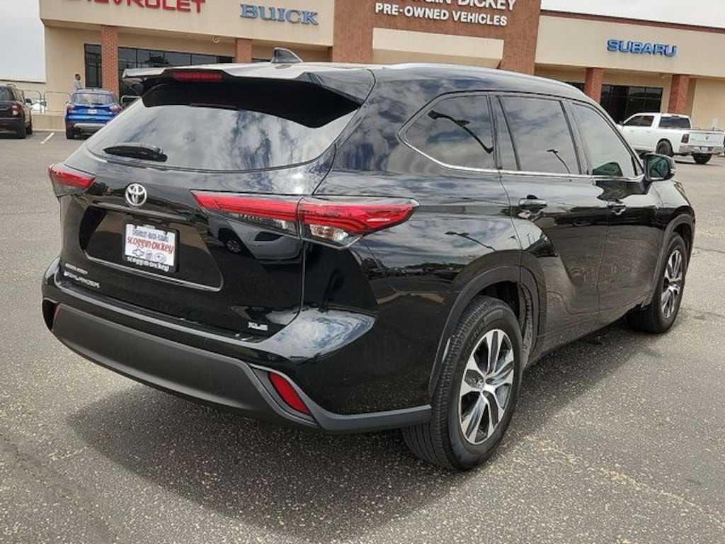 Used 2021 Toyota Highlander XLE SUV