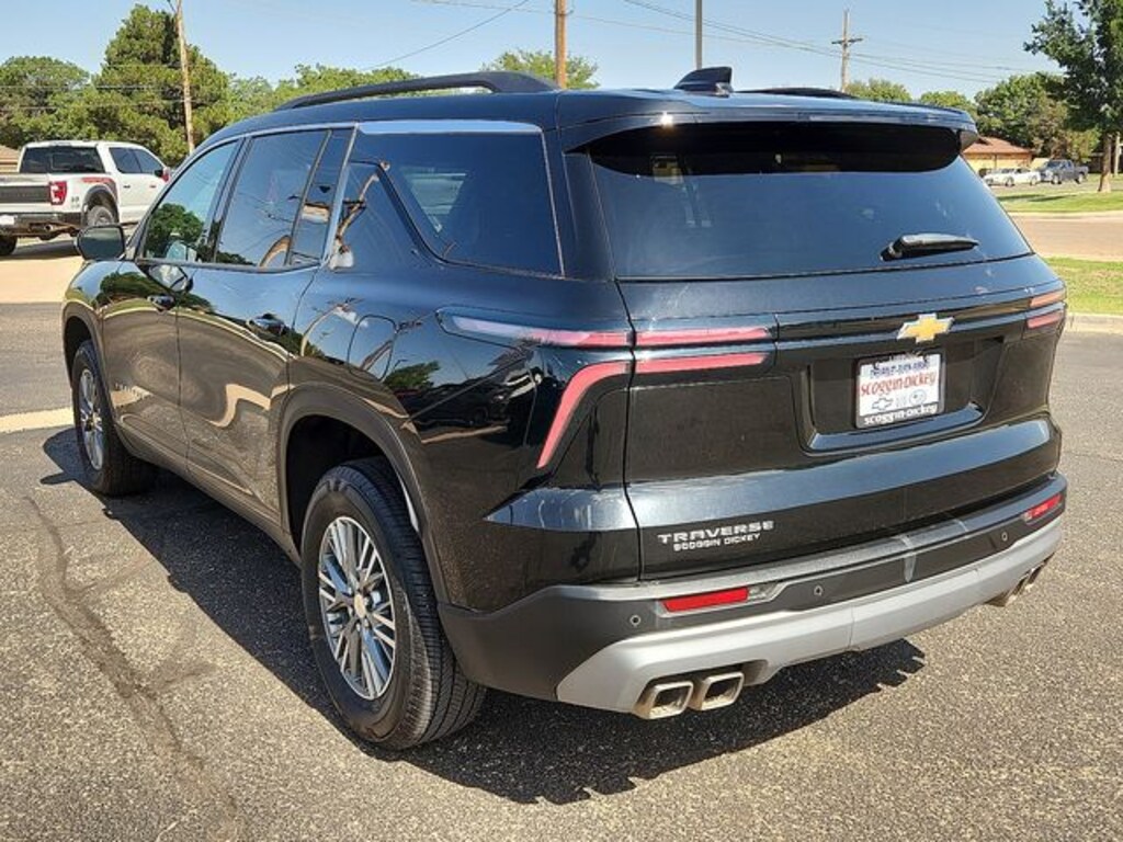 Used 2025 Chevrolet Traverse LT SUV