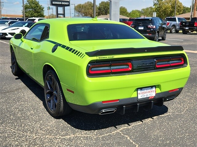 2023 Dodge Challenger SXT photo 3