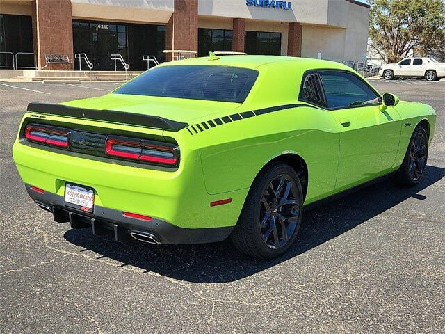 2023 Dodge Challenger SXT photo 4