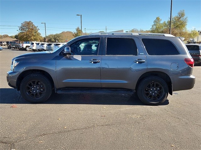 2019 Toyota Sequoia SR5 photo 2