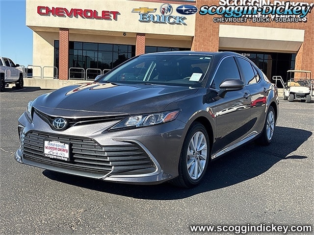 2024 Toyota Camry LE's photo