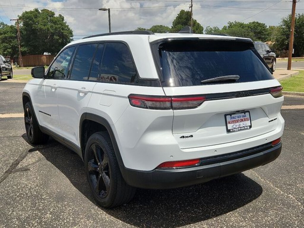 Used 2022 Jeep Grand Cherokee Laredo SUV