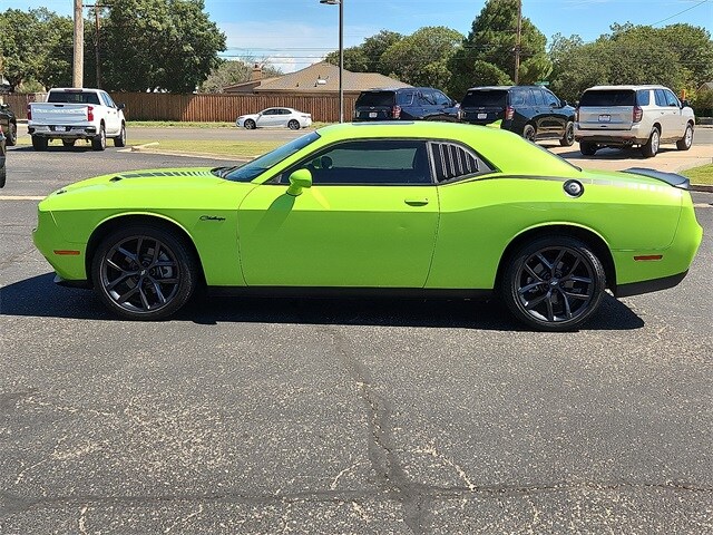 2023 Dodge Challenger SXT photo 2