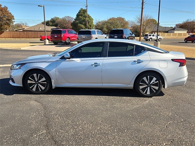 2021 Nissan Altima 2.5 SV photo 2