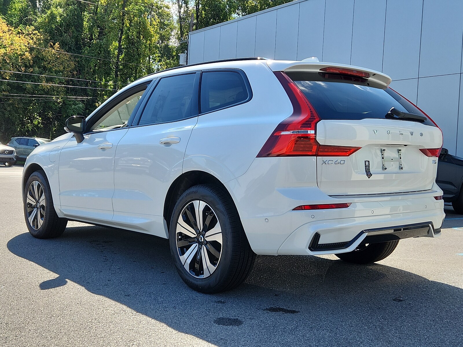 2025 Volvo XC60 Hybrid T8 Plus photo 3