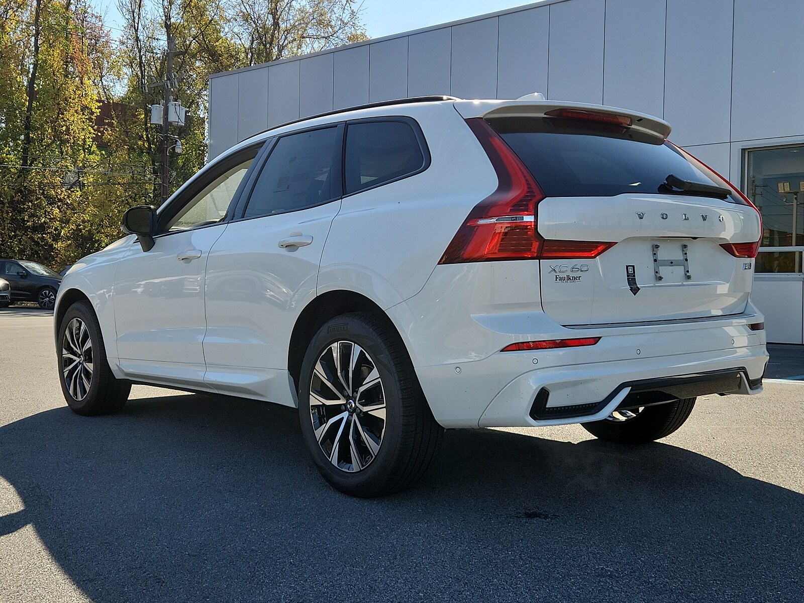 2025 Volvo XC60 B5 Plus photo 3