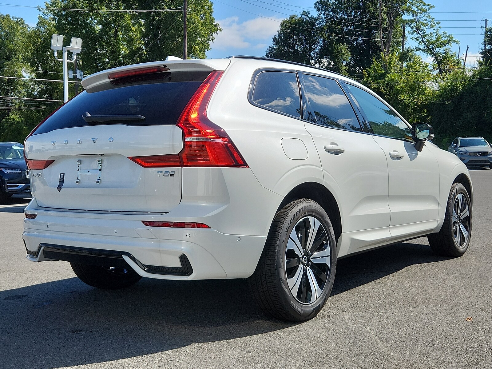 2025 Volvo XC60 Hybrid T8 Plus photo 4