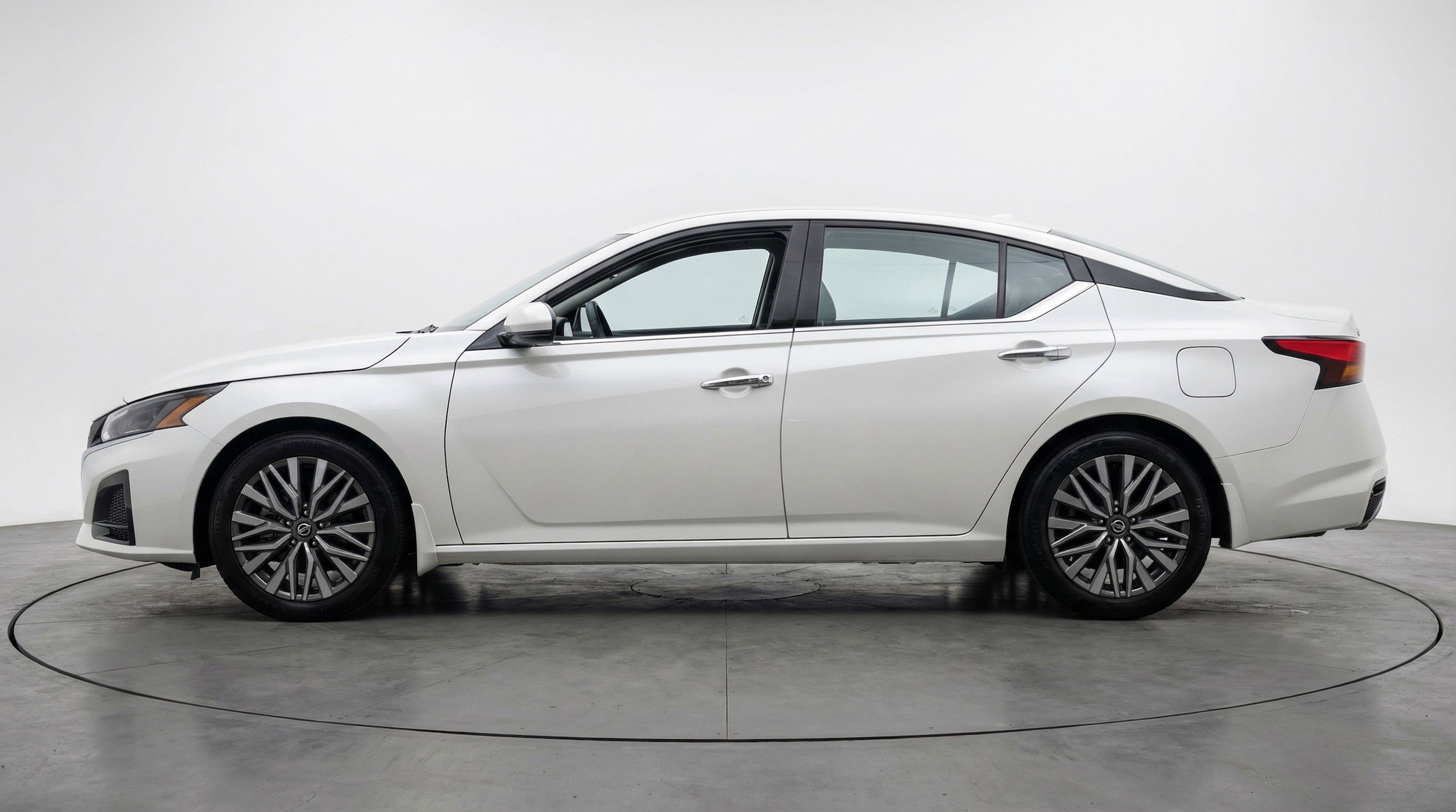 Thumbnail: 2025 Nissan Altima - 5