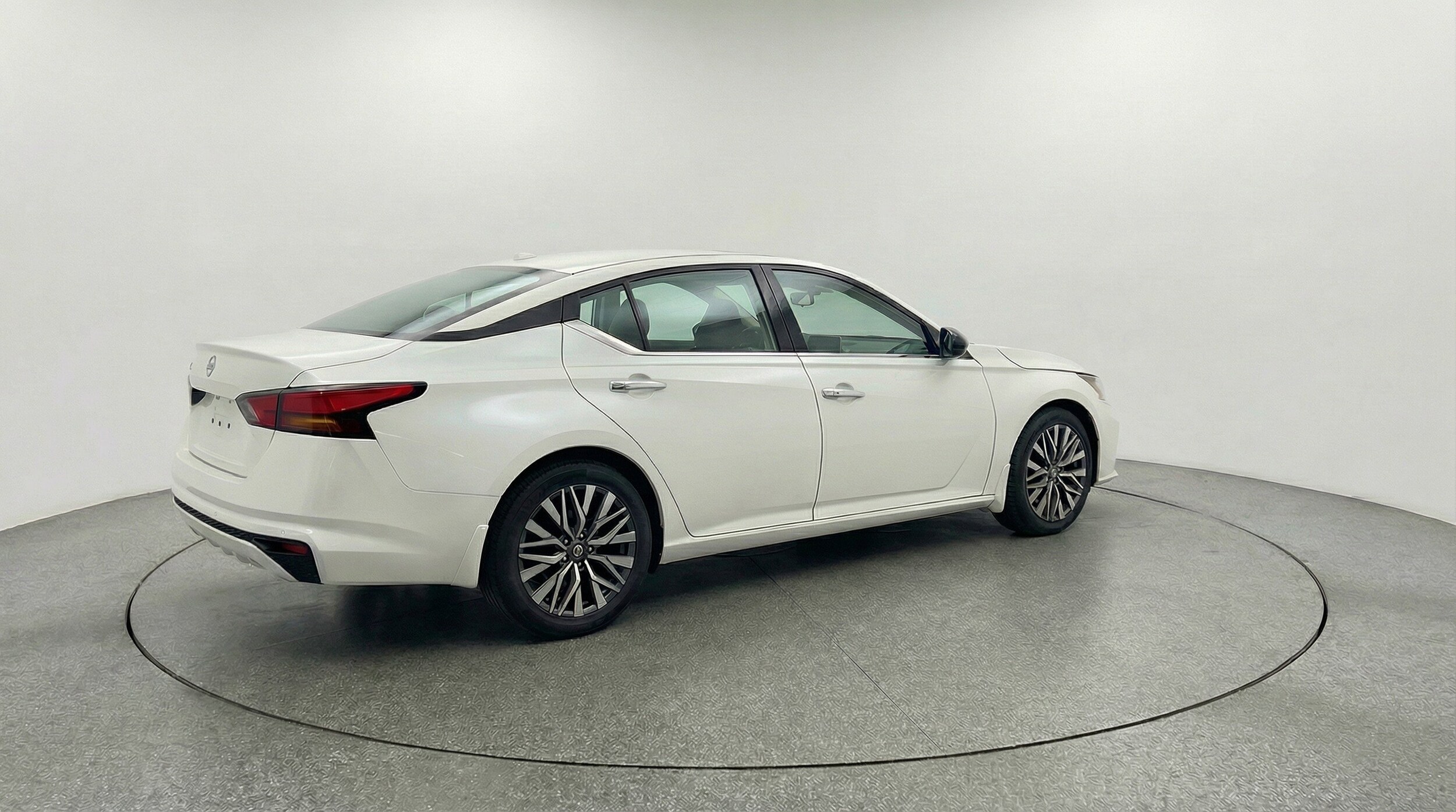 Thumbnail: 2025 Nissan Altima - 9