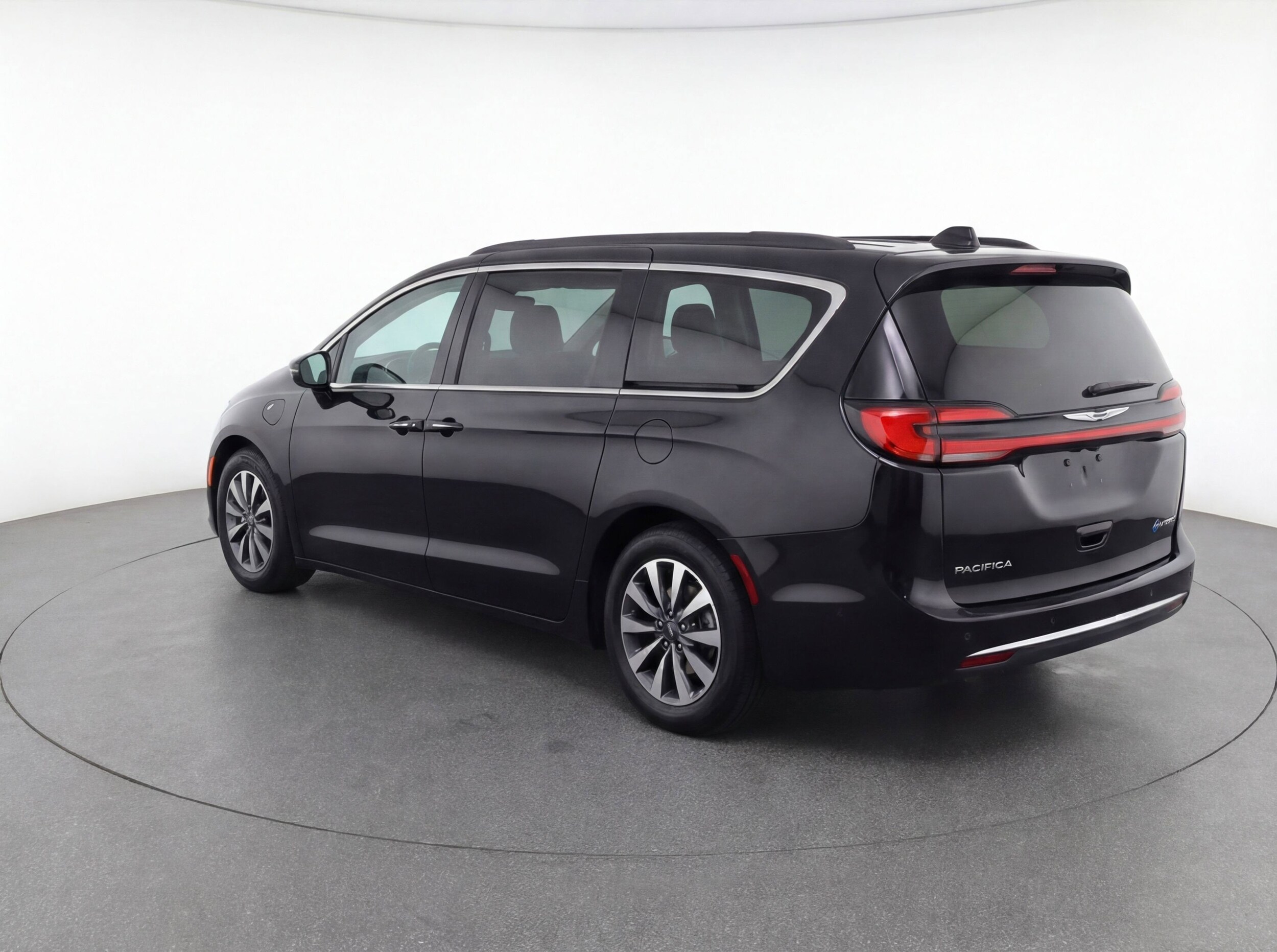 Thumbnail: 2023 Chrysler Pacifica - 6