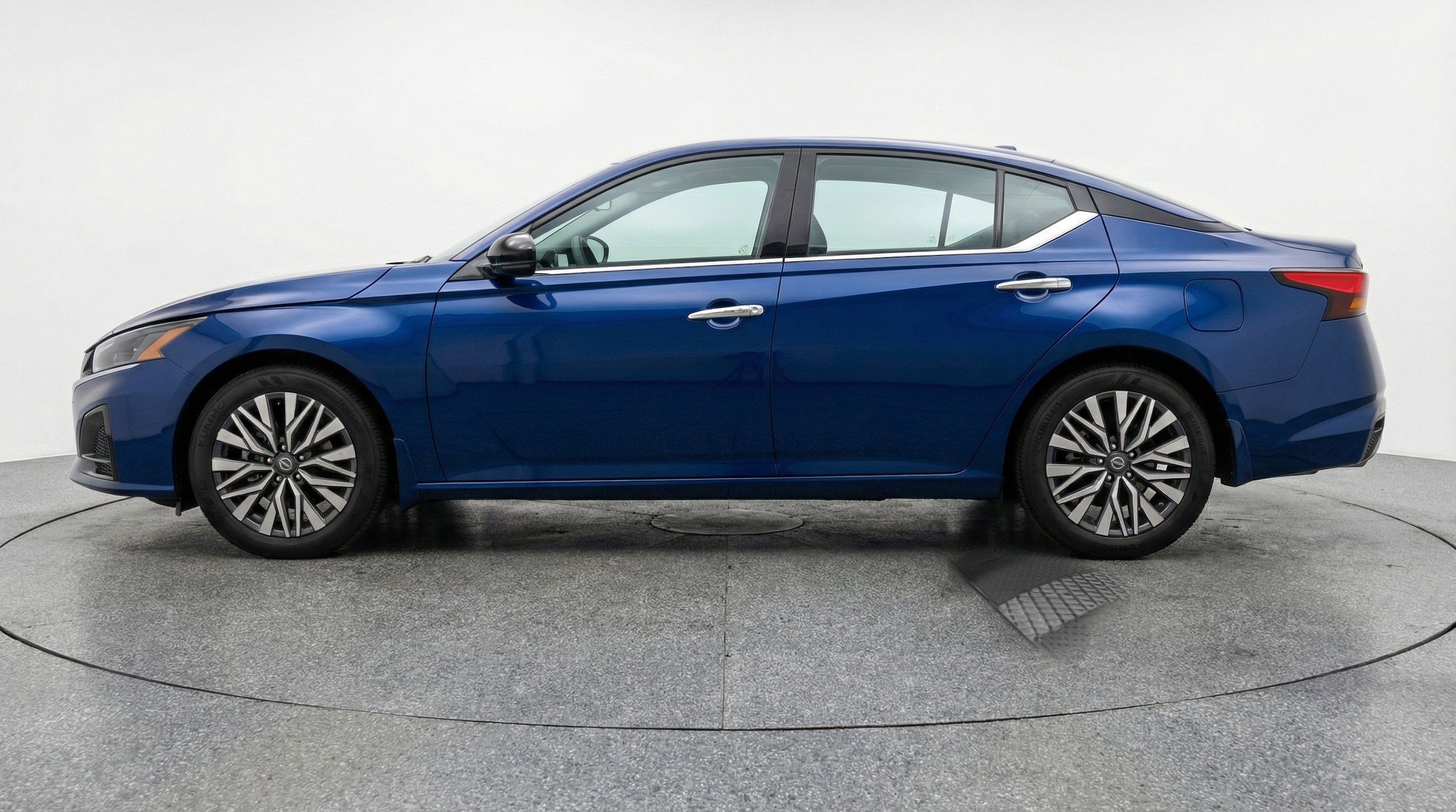 Thumbnail: 2025 Nissan Altima - 5