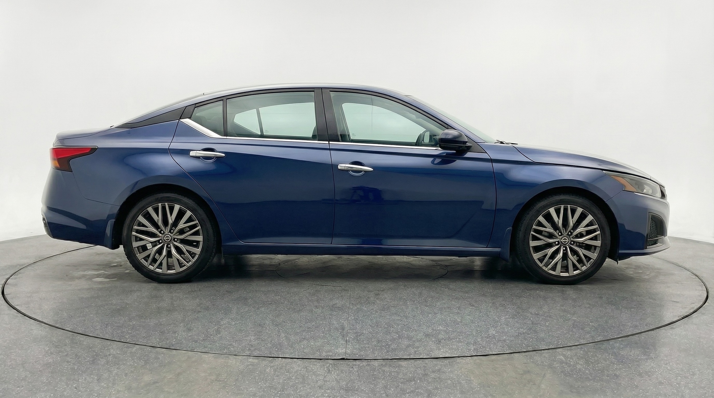 Thumbnail: 2025 Nissan Altima - 8