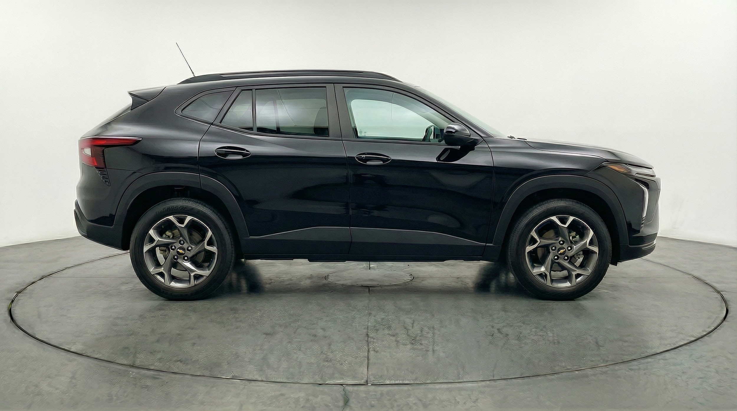 Thumbnail: 2025 Chevrolet Trax - 8