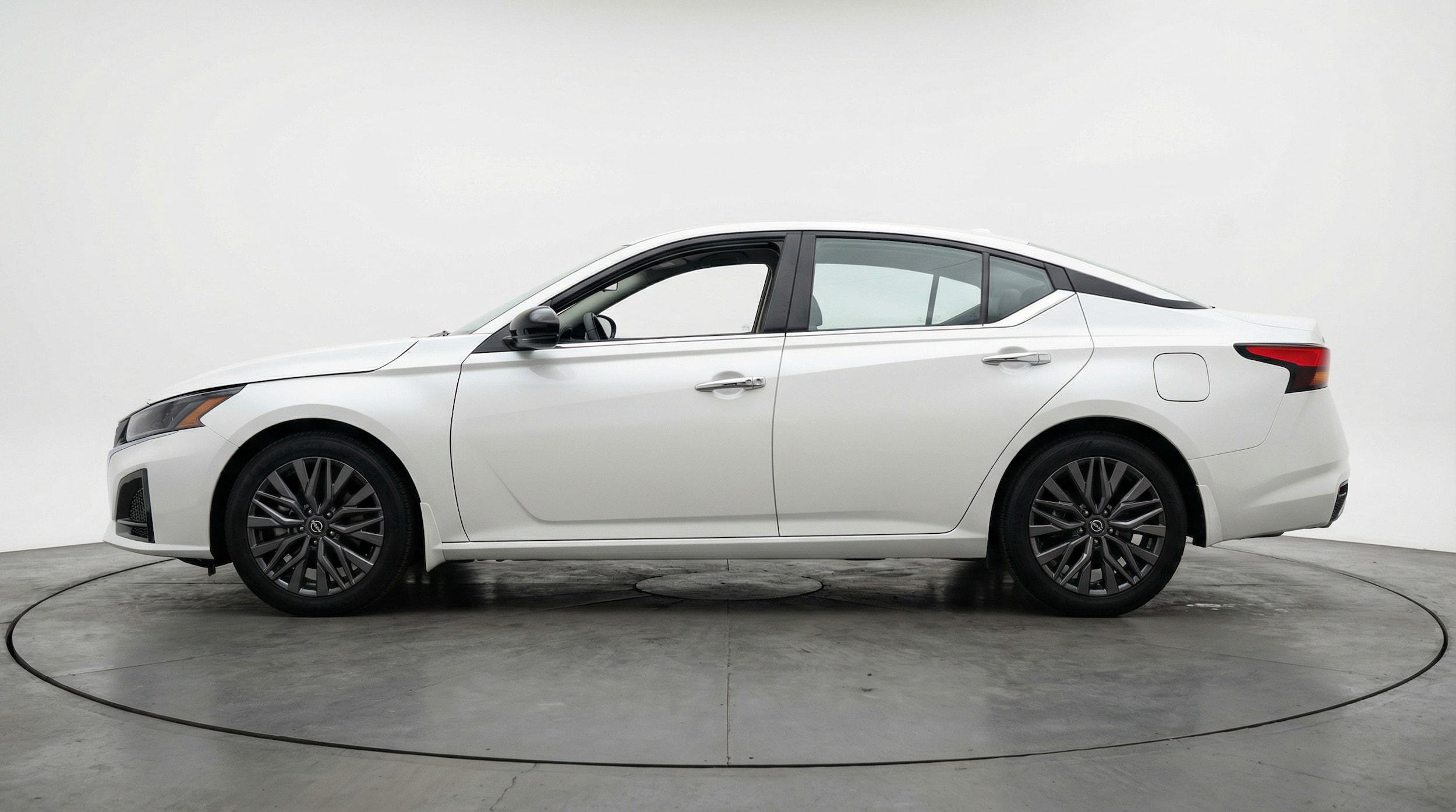 Thumbnail: 2025 Nissan Altima - 4