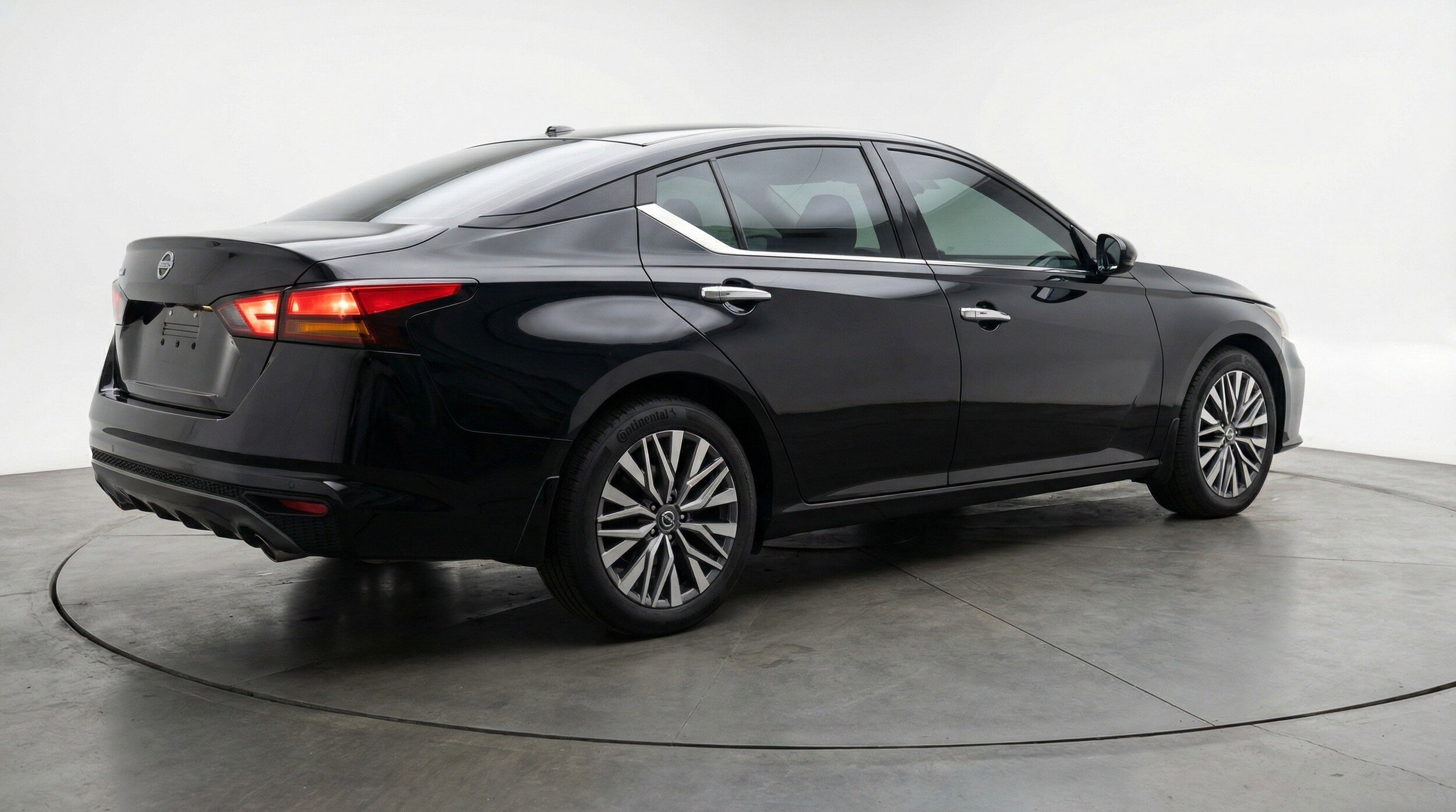Thumbnail: 2025 Nissan Altima - 9