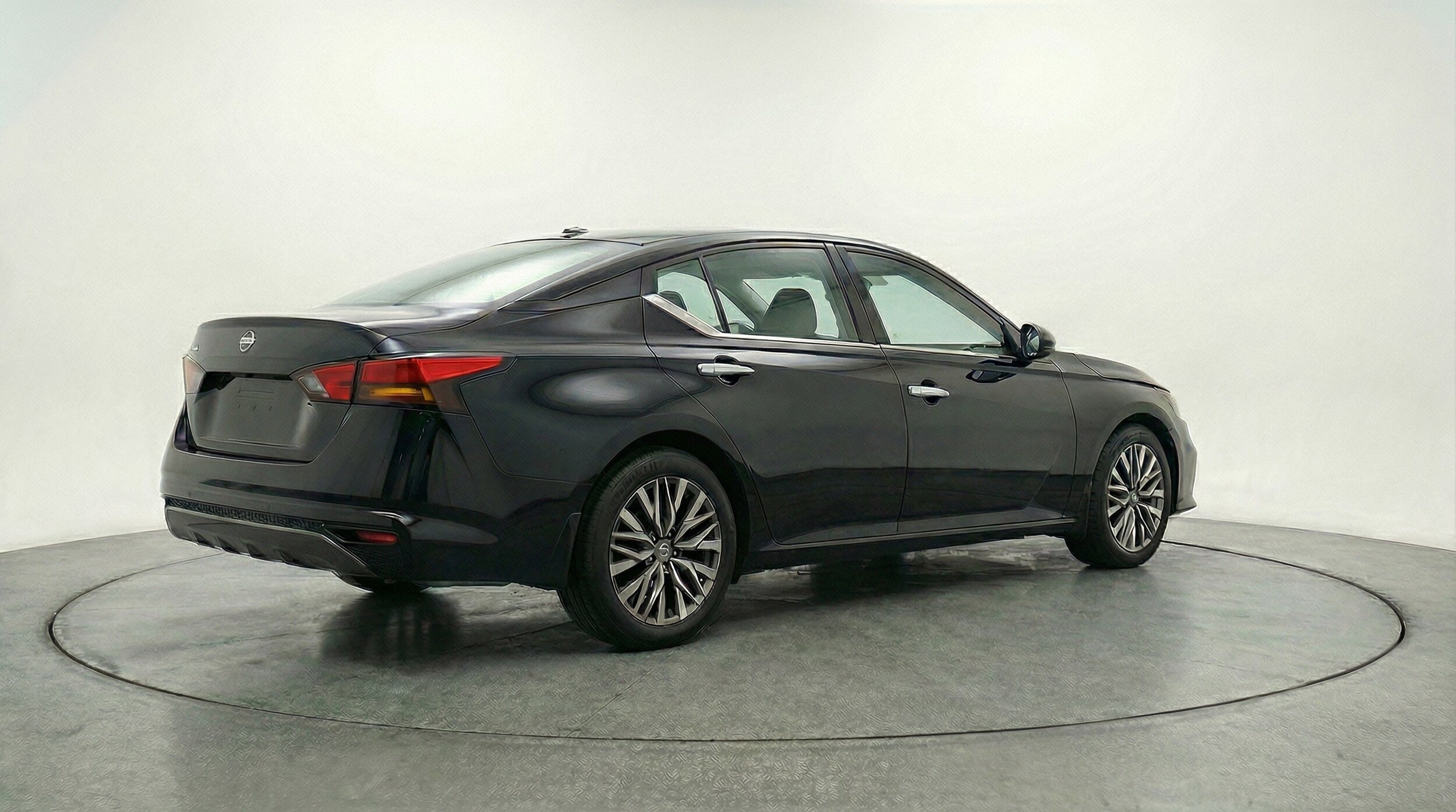 Thumbnail: 2025 Nissan Altima - 9