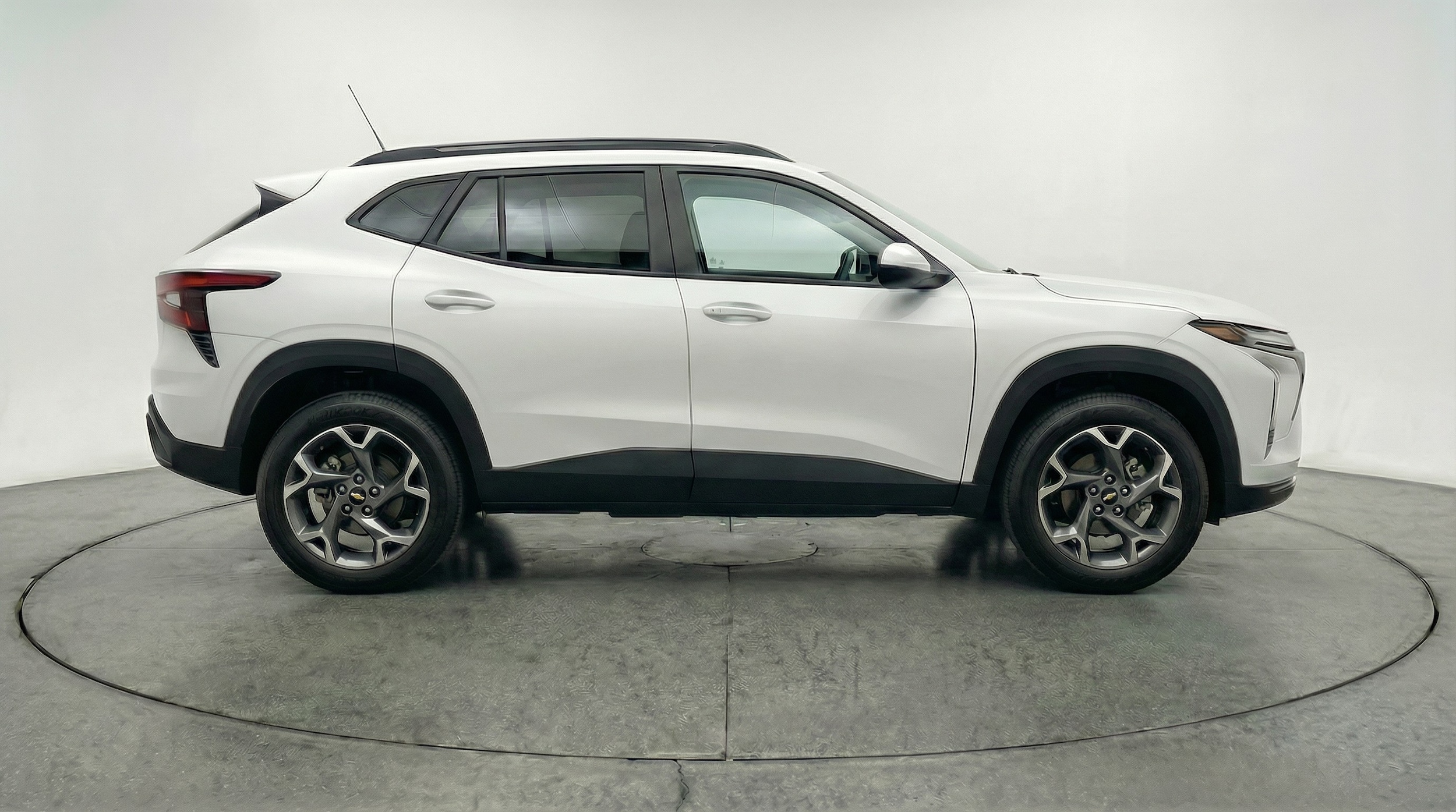 Thumbnail: 2025 Chevrolet Trax - 8