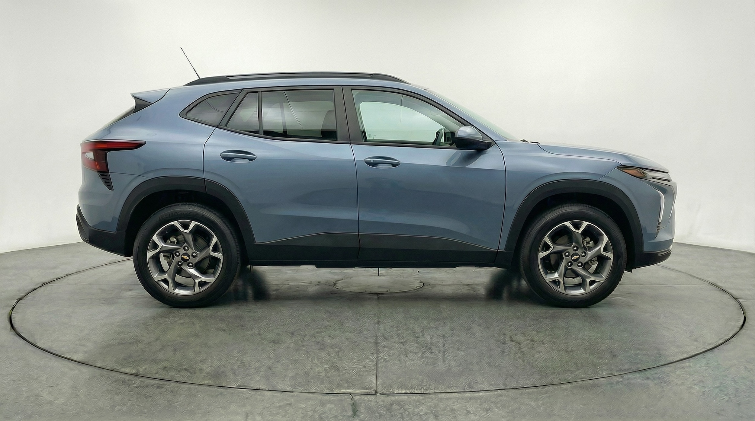 Thumbnail: 2025 Chevrolet Trax - 8