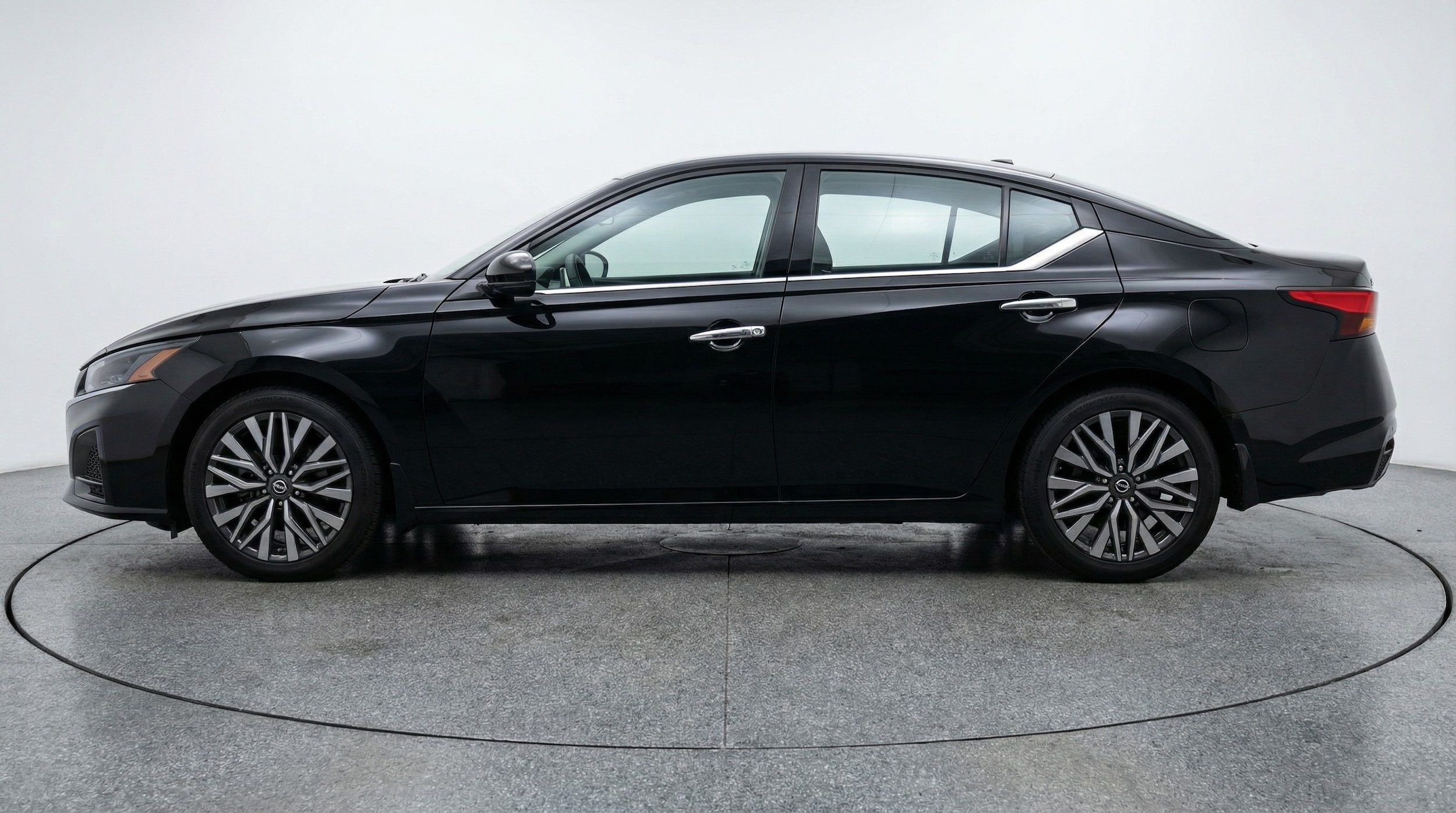 Thumbnail: 2025 Nissan Altima - 4