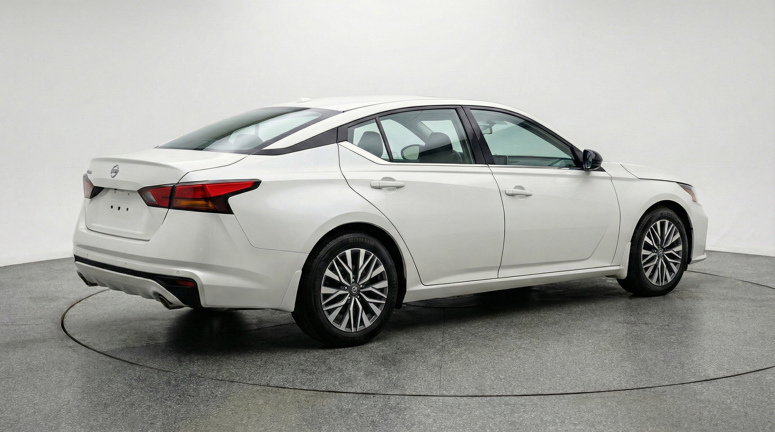 Thumbnail: 2025 Nissan Altima - 9