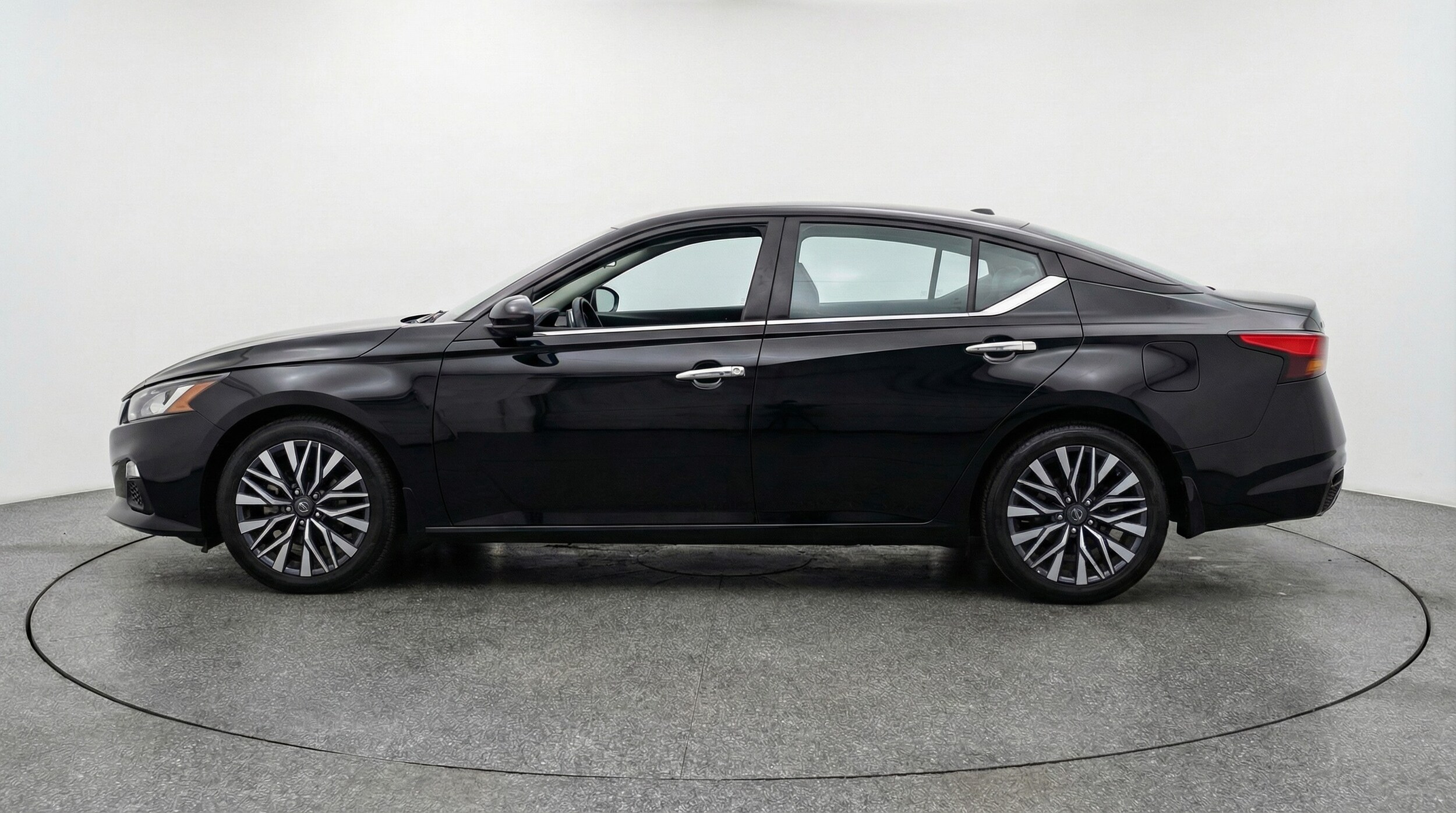 Thumbnail: 2025 Nissan Altima - 4