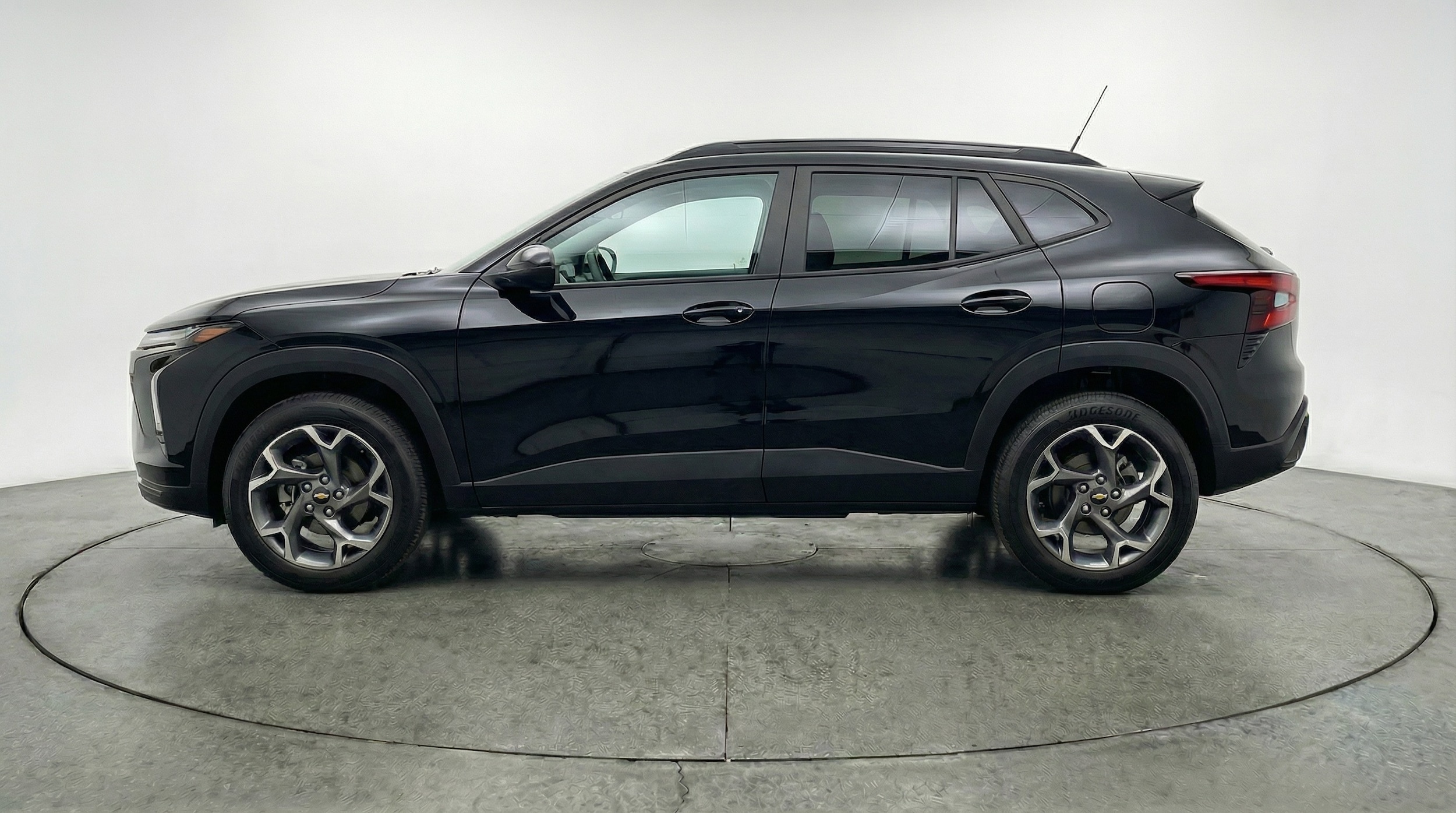 Thumbnail: 2025 Chevrolet Trax - 4