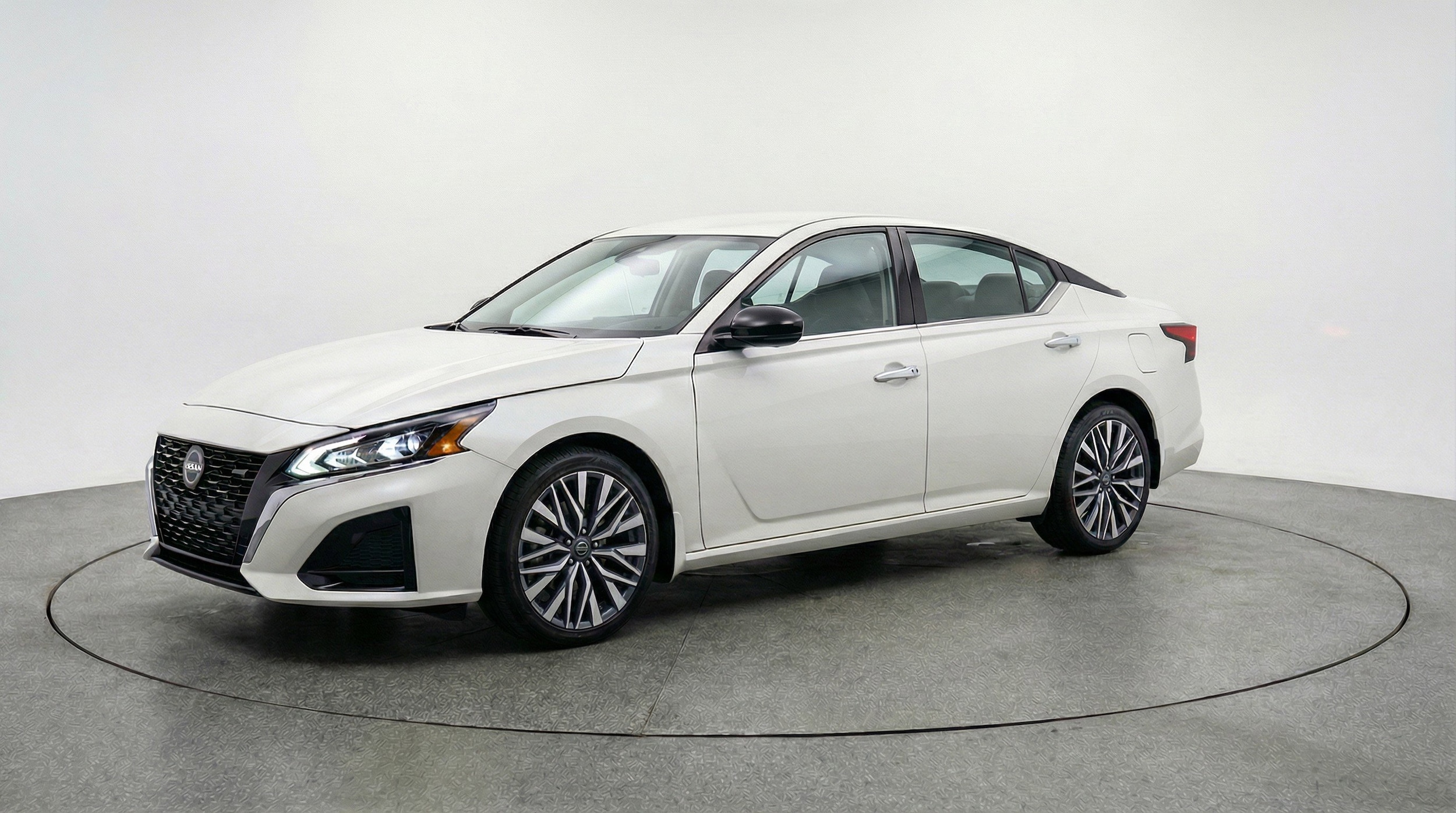 Thumbnail: 2025 Nissan Altima - 3