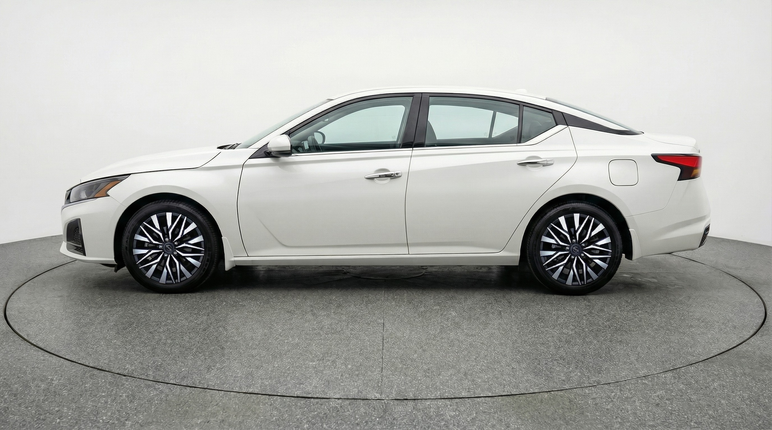 Thumbnail: 2025 Nissan Altima - 4