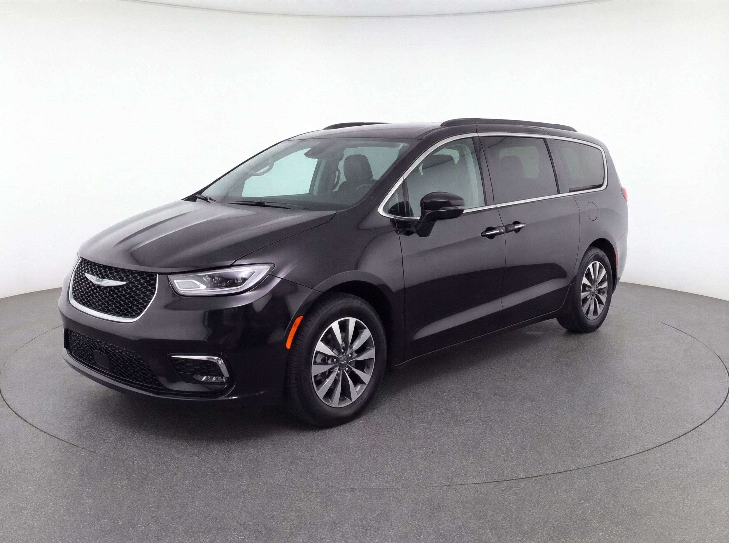 Thumbnail: 2023 Chrysler Pacifica - 3