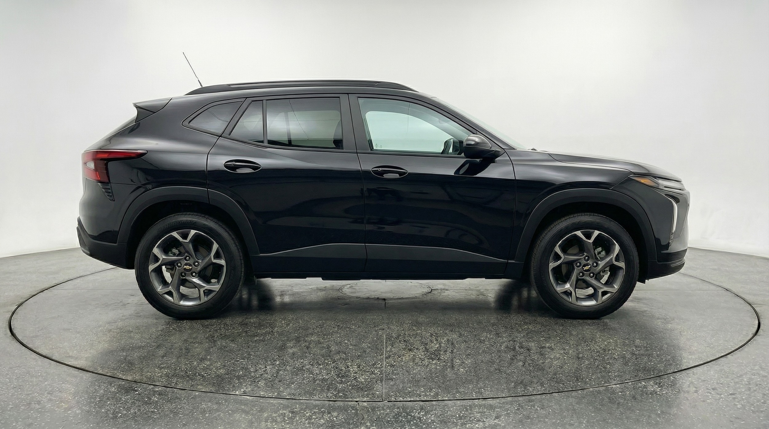 Thumbnail: 2025 Chevrolet Trax - 8