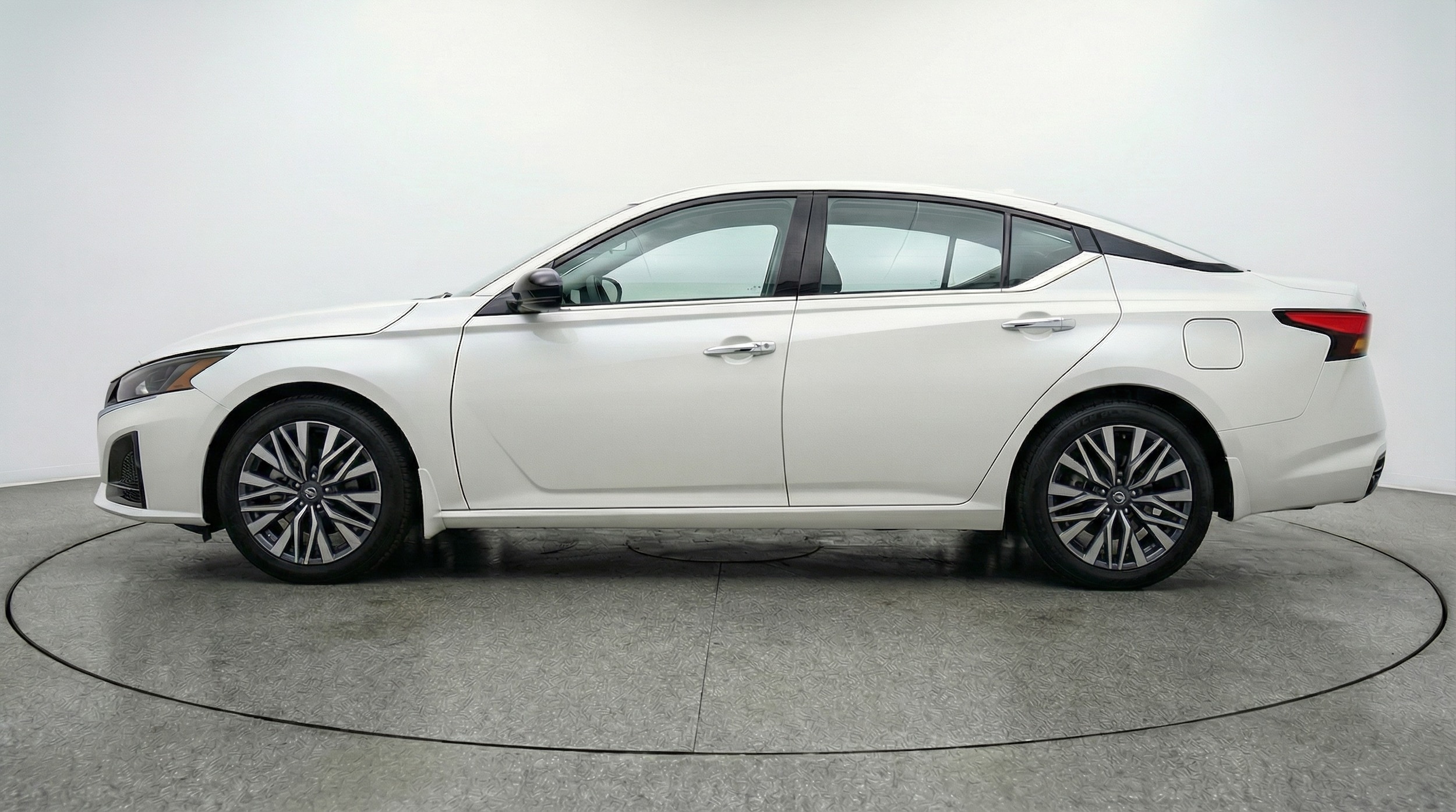 Thumbnail: 2025 Nissan Altima - 4