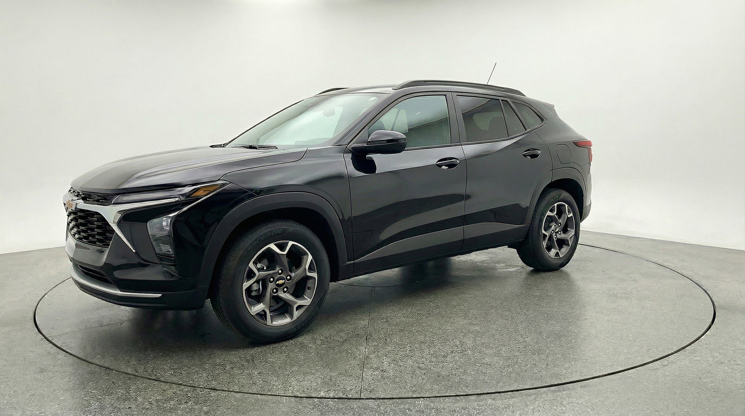 Thumbnail: 2025 Chevrolet Trax - 3