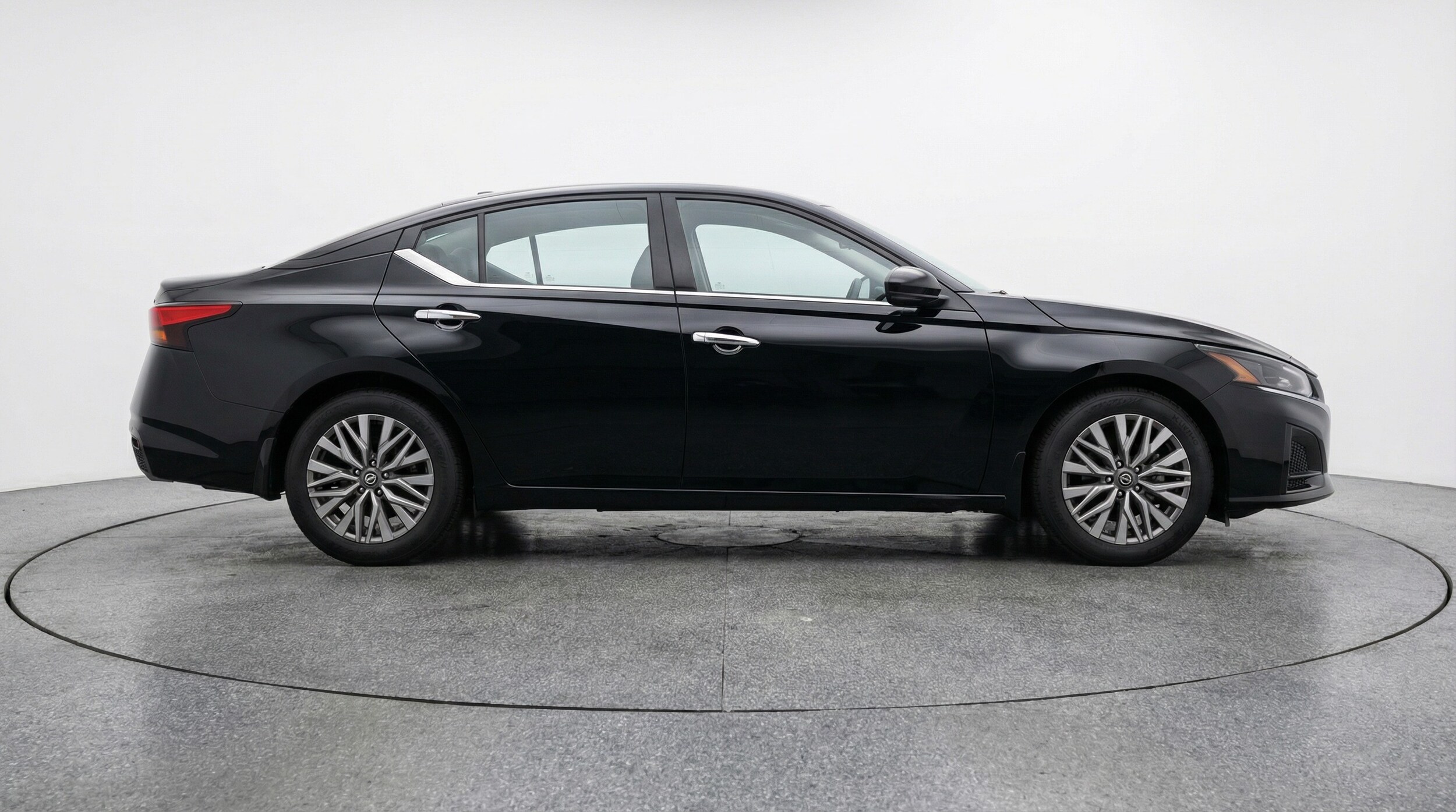 Thumbnail: 2025 Nissan Altima - 8