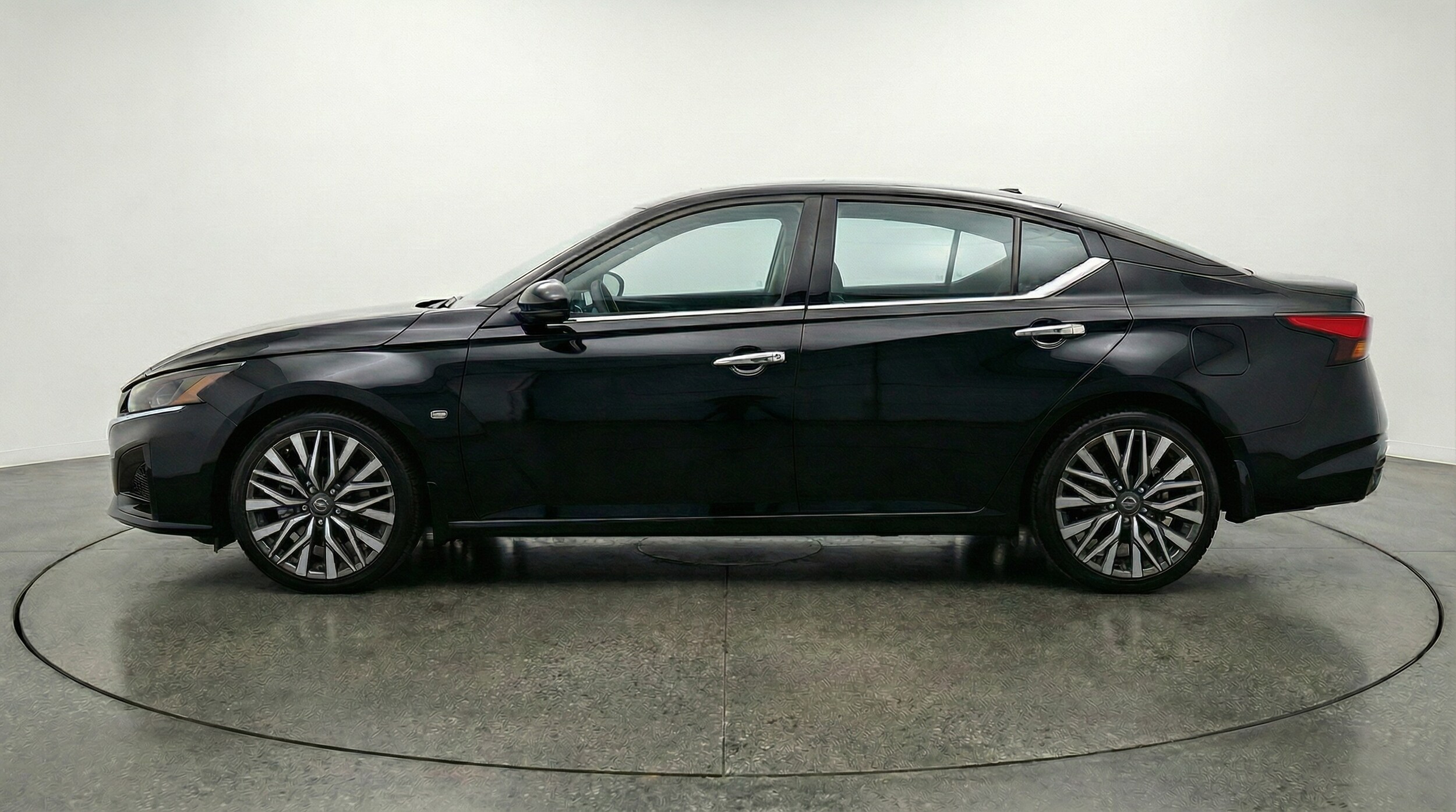 Thumbnail: 2025 Nissan Altima - 4