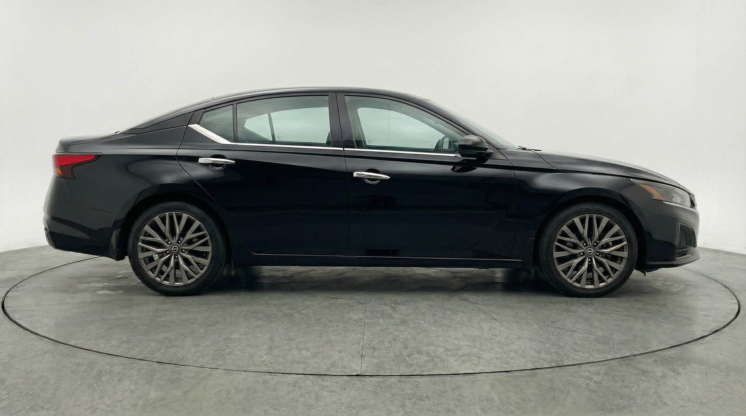 Thumbnail: 2025 Nissan Altima - 8