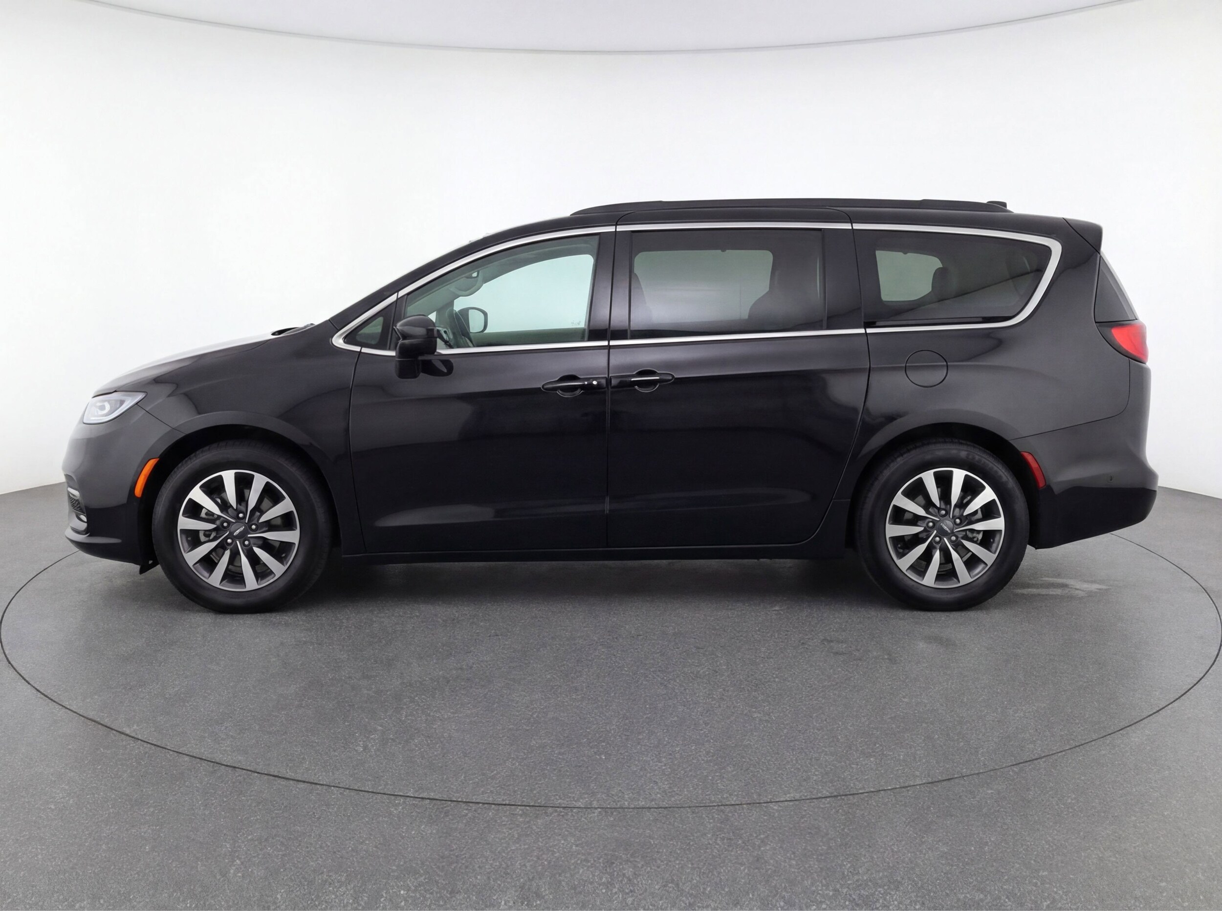 Thumbnail: 2023 Chrysler Pacifica - 5