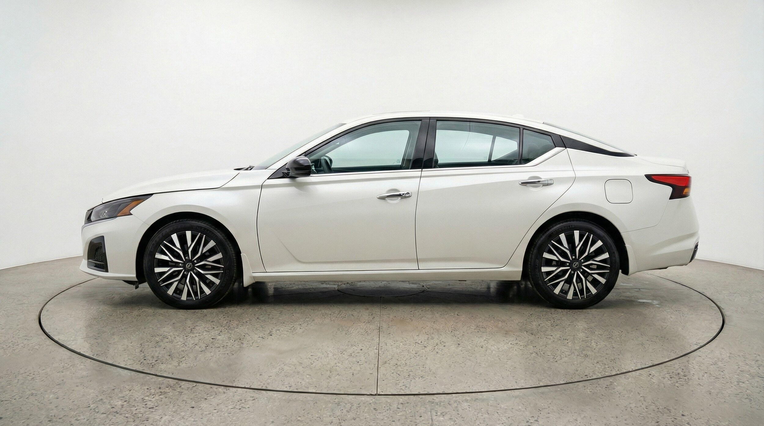 Thumbnail: 2025 Nissan Altima - 5