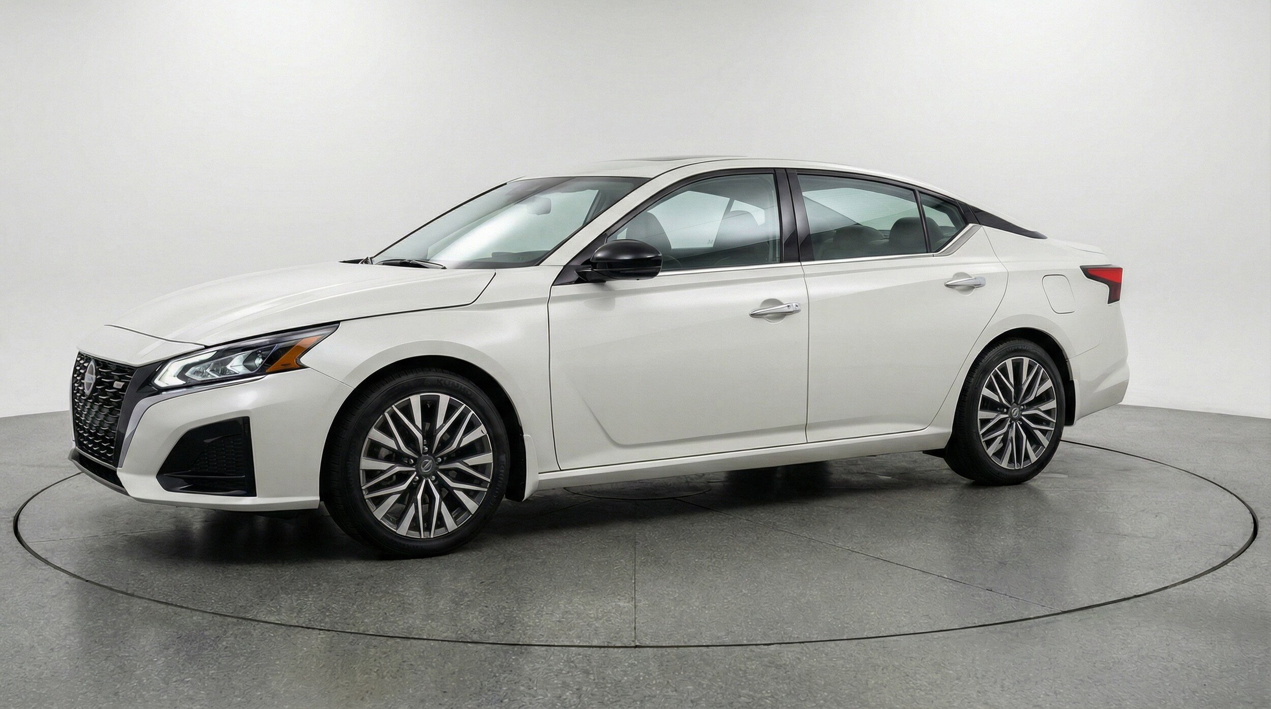 Thumbnail: 2025 Nissan Altima - 3